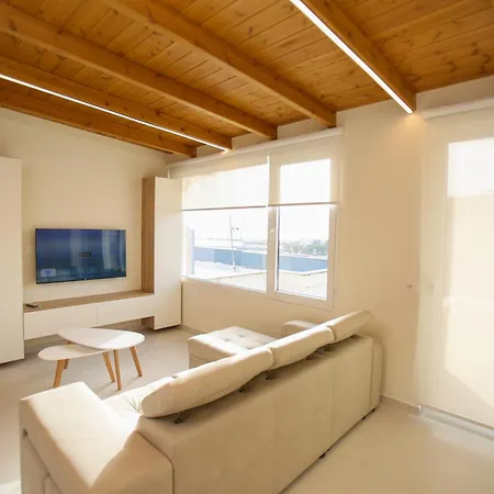 Apartment The Rooftop 2 *