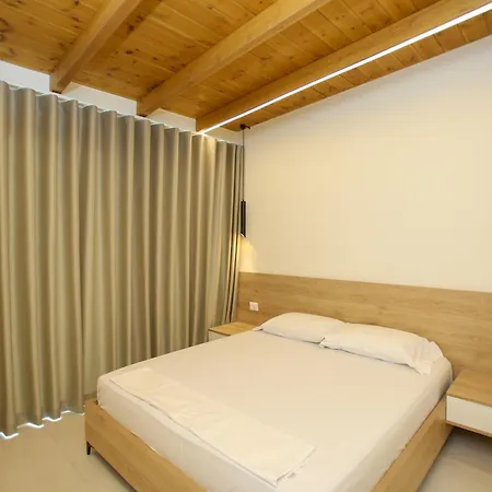 Apartment The Rooftop 2 *