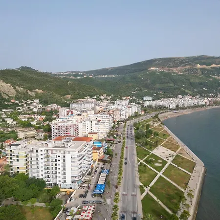 The Rooftop 2 * Vlorë